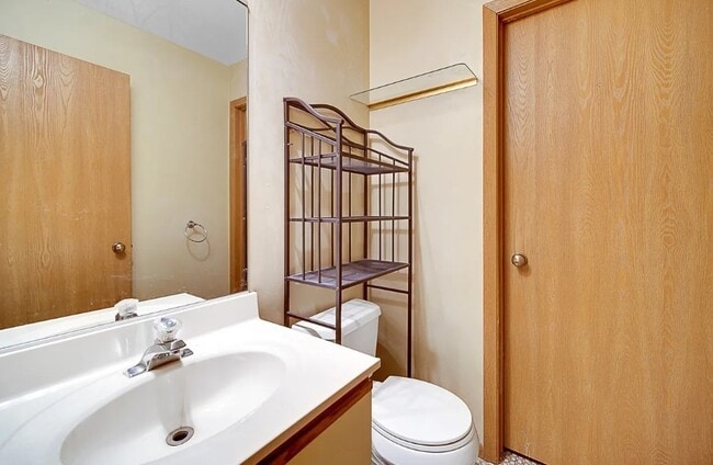 Building Photo - 4 Echo Ct