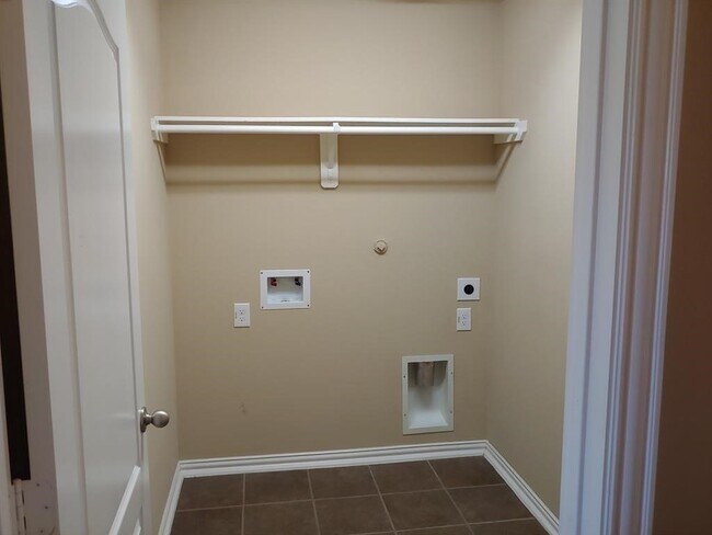 Building Photo - 9427 Fossil Canyon Dr