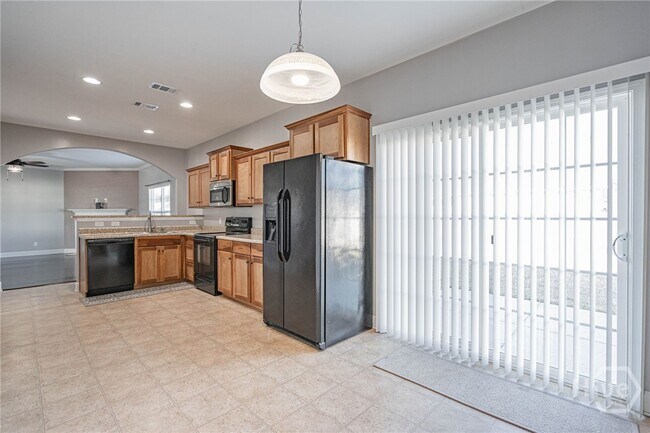 Building Photo - 100 Springcreek Ln