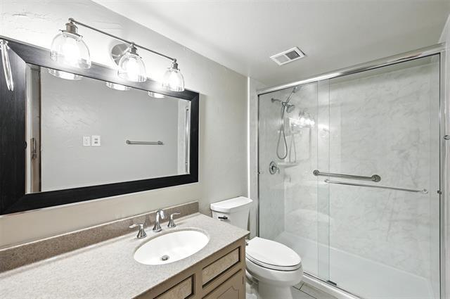 Building Photo - 4022 Ridglea Country Club Dr