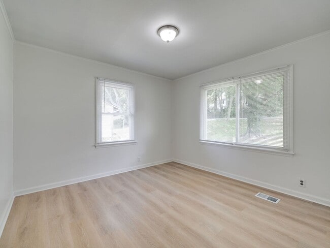 Building Photo - 139 Darnell Pl