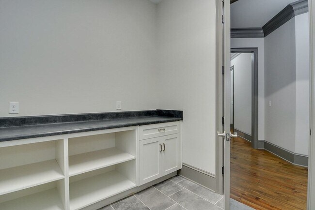 Building Photo - 3057 Leaning Oak Way