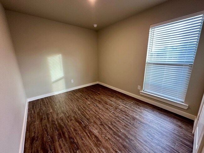 Building Photo - 2012 Bryan Ave