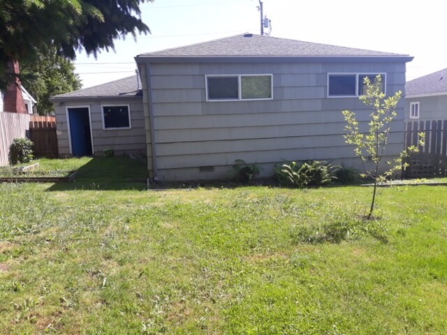 Back - 323 NE 7th St