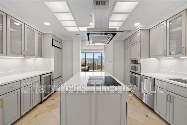 Building Photo - 1530 Key Blvd