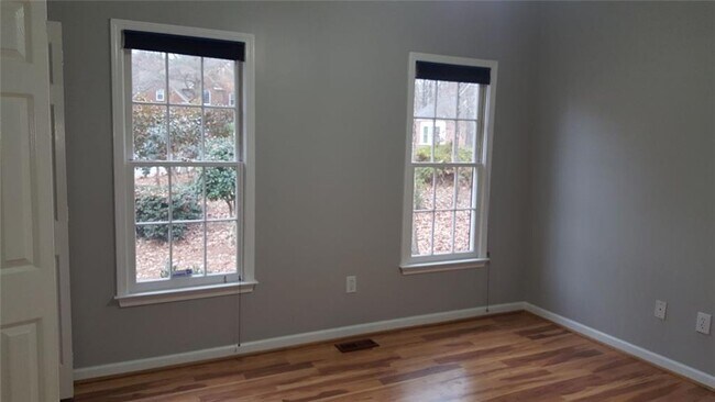 Building Photo - 3885 Waterford Dr