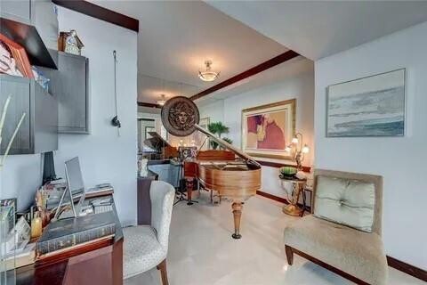 Building Photo - 347 N New River Dr E