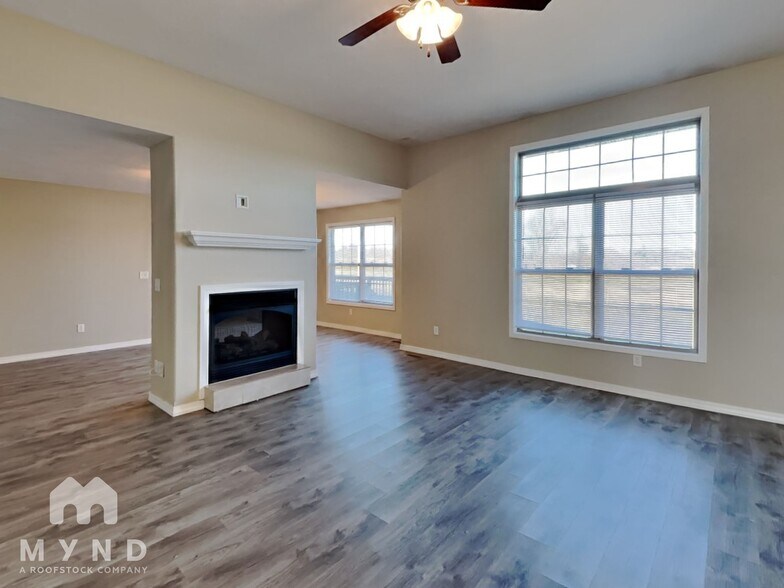 Building Photo - 5697 W Alexa Ln