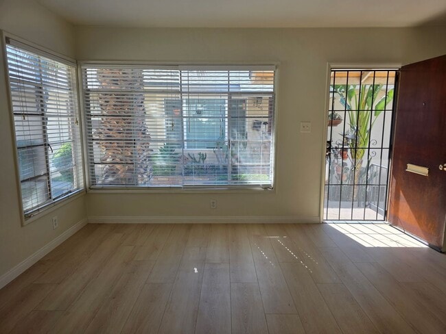 Building Photo - 2904 Sunset Ave