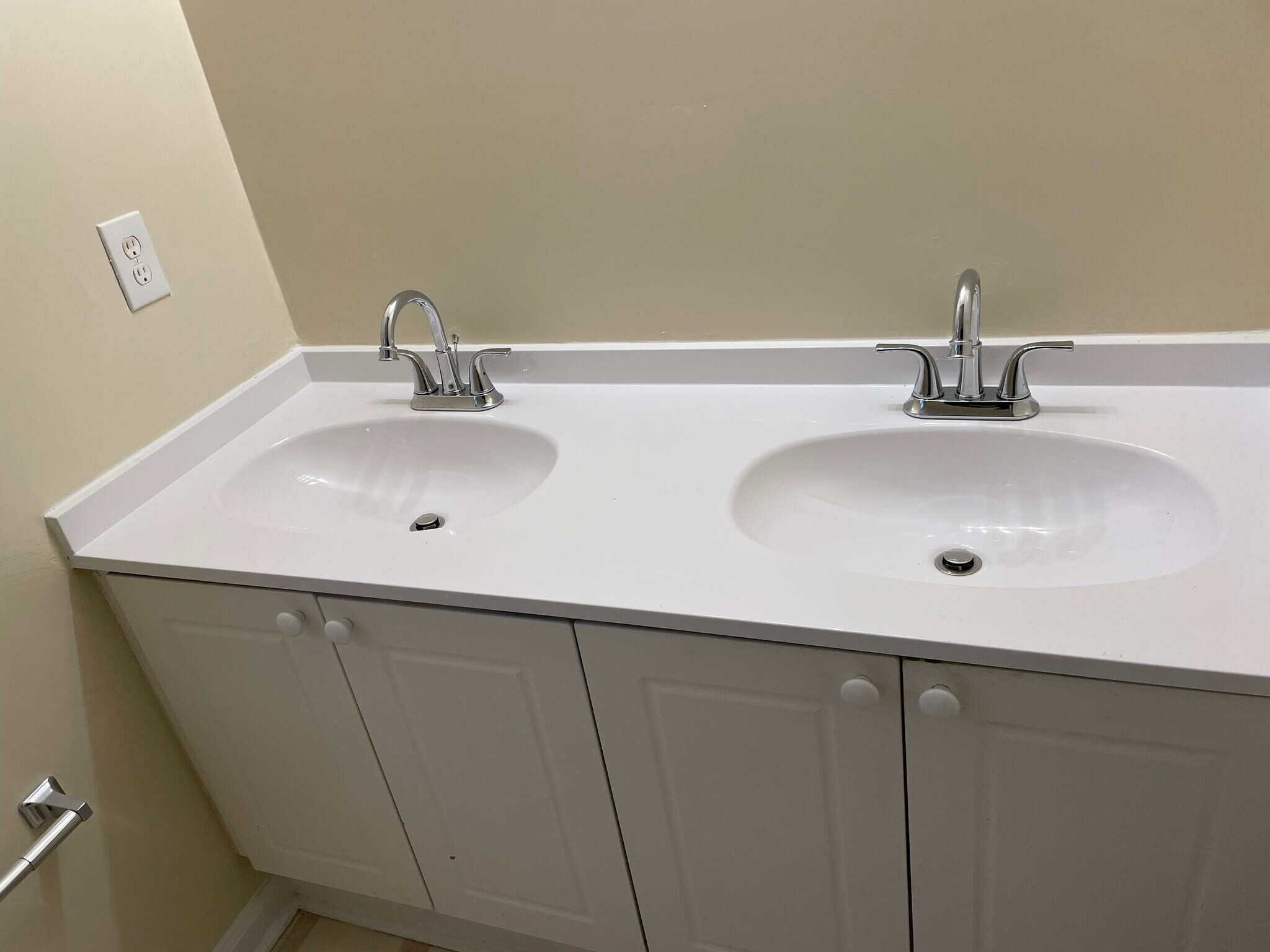 Master Bathroom vanity - 1716 Graywood Dr SE