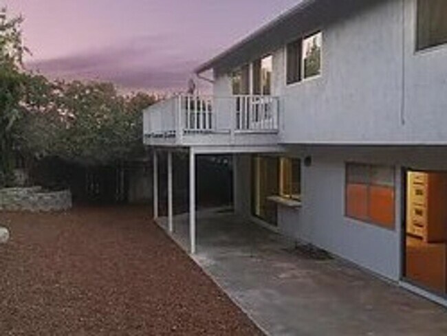 Building Photo - Stately Executive Home on a Cul de sac Ava...