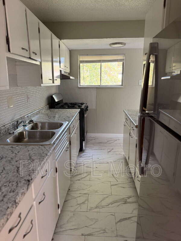 Building Photo - 205 Grampian Rd