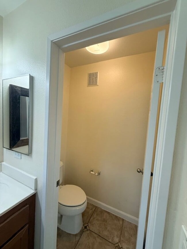 Building Photo - Eastlake Vistas condo available now