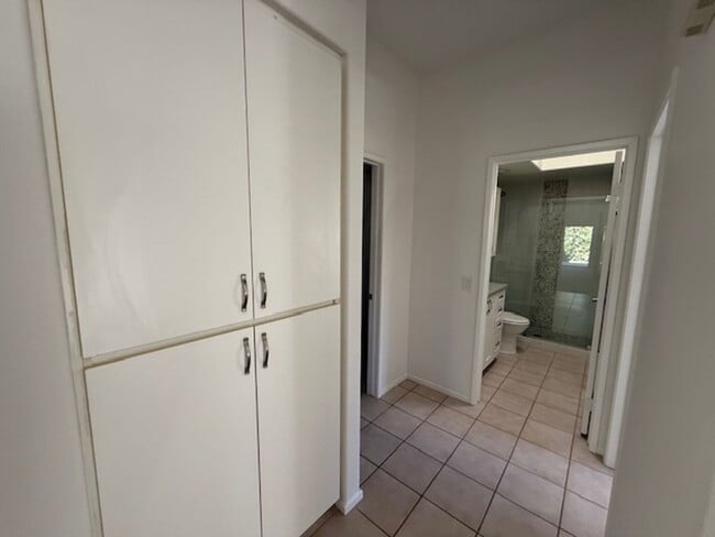 Building Photo - Laguna De La Paz