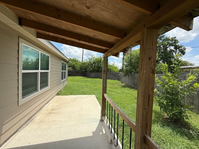 Building Photo - Northwest Crossing