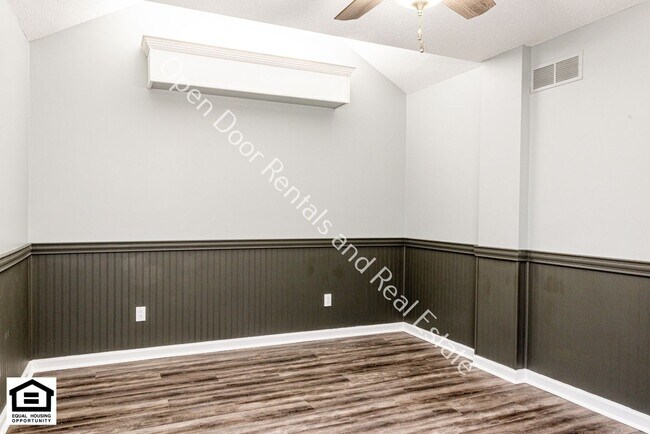 Building Photo - 8218 Fountainhead Dr