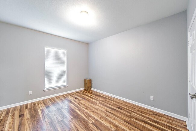 Building Photo - 26286 Poplar Glen Dr