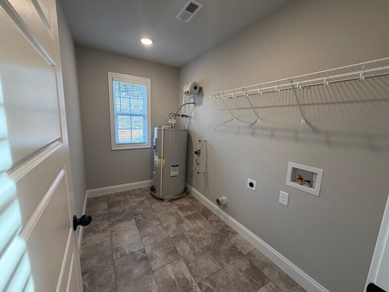 Building Photo - 2628 Parkers Mdw Ln