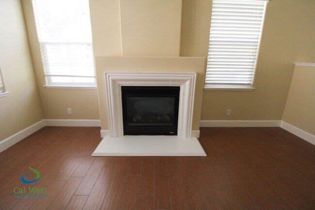 Building Photo - $4695 - Beautiful and Quiet 4Bd / 2.5Ba ho...