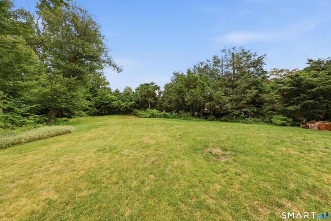 Building Photo - 11 Belaire Dr