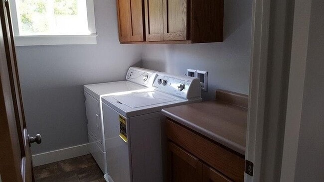 Building Photo - 2928 Warbler Way