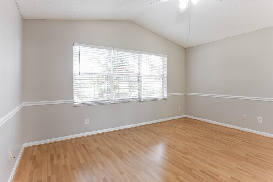 Building Photo - 15400 SW 51st Manor