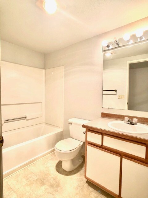 Bath - 20905 Fawn Ct