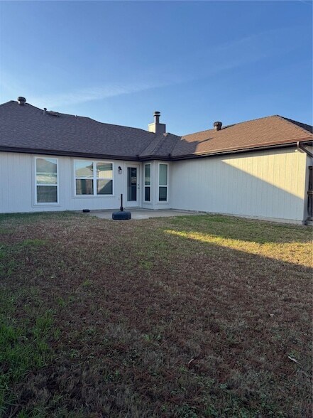 Building Photo - 503 Rose Dr