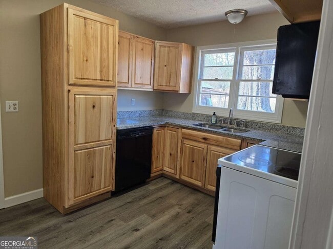 Building Photo - 2101 Hwy 81