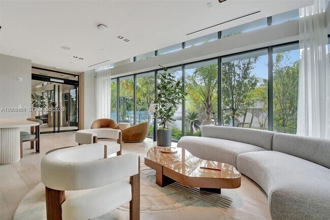 Building Photo - 9901 W Bay Harbor Dr