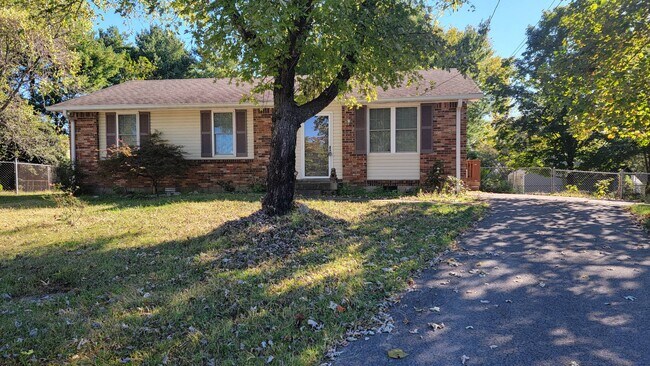 Primary Photo - 505 Meadowbrook Ct