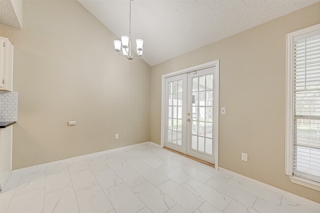 Building Photo - 22814 Stratford House Ln