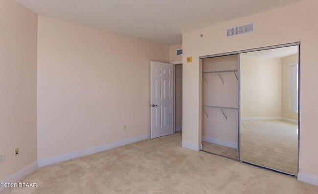 Building Photo - 241 Riverside Dr