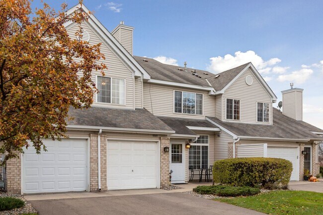 Building Photo - Great 2 bedroom, 1.5 bathroom Townhome in ...