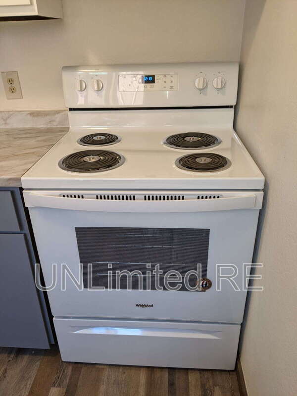 Building Photo - 321 N Park St