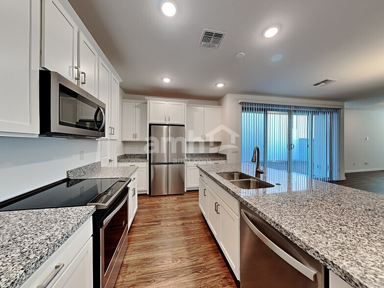 Building Photo - 881 S 150th Dr