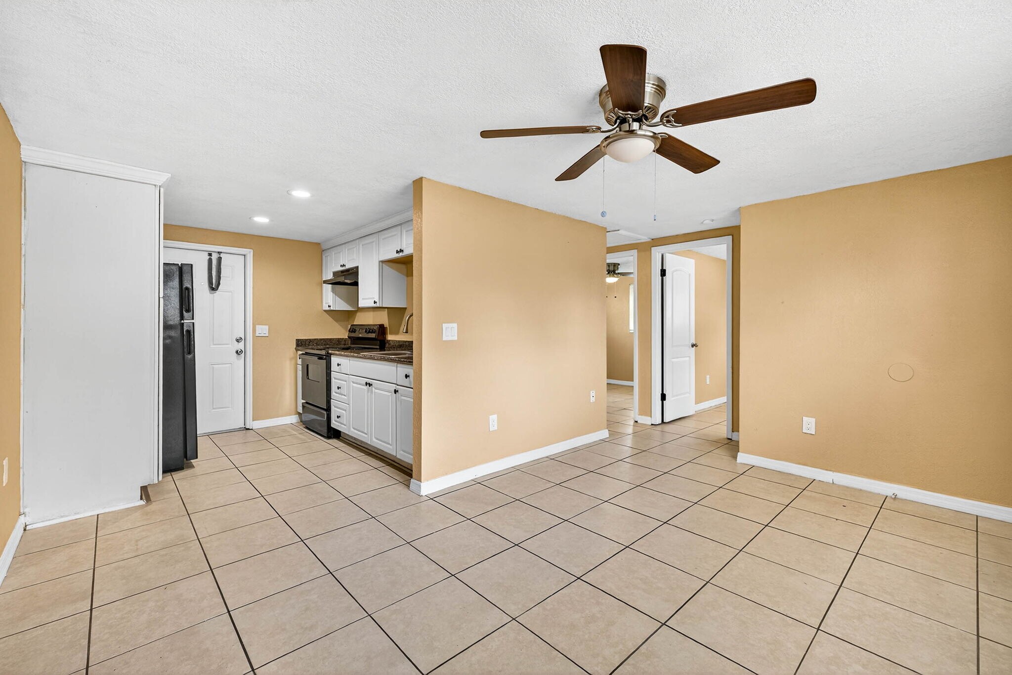 Building Photo - 2146 Ranchita Trail