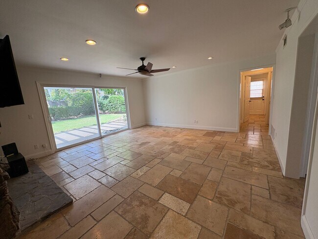 Building Photo - Spacious House - 2 stories - 4 Bedrooms + 2.5 Baths & large 2 car garage