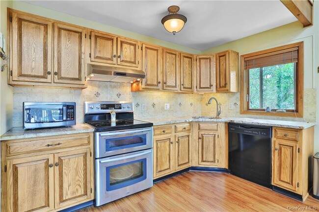 Building Photo - 36 Ten Broeck Ln