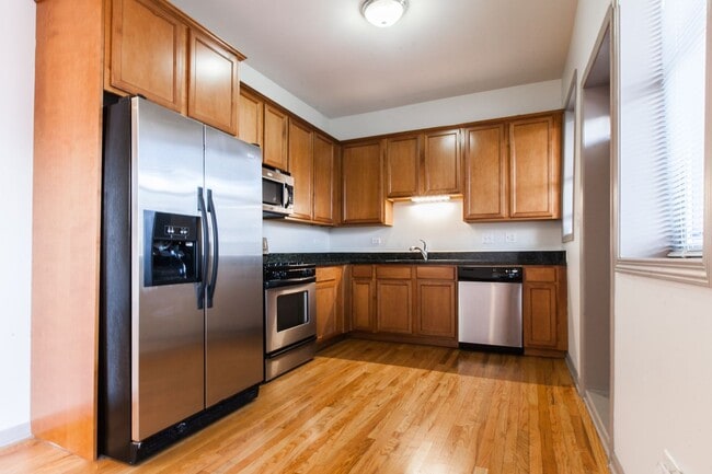 Building Photo - Stylish Bronzeville 2BR with Parking, Storage & Modern Finishes