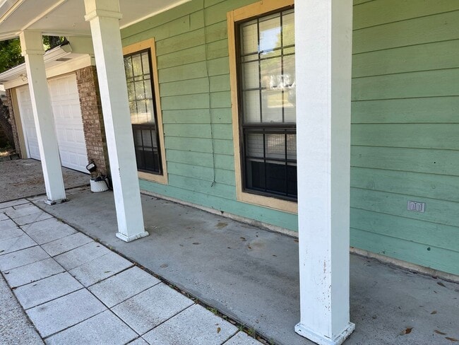 Building Photo - Beautiful Upgraded Home in Northeast Pensacola - Northpointe Subdivision