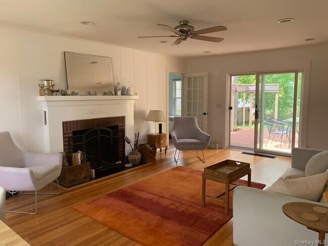 Building Photo - 1240 W Rd