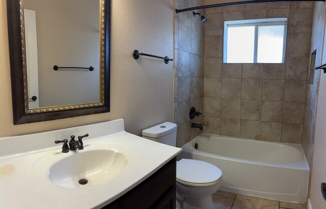 Building Photo - 5545 Manuel Moreno Dr