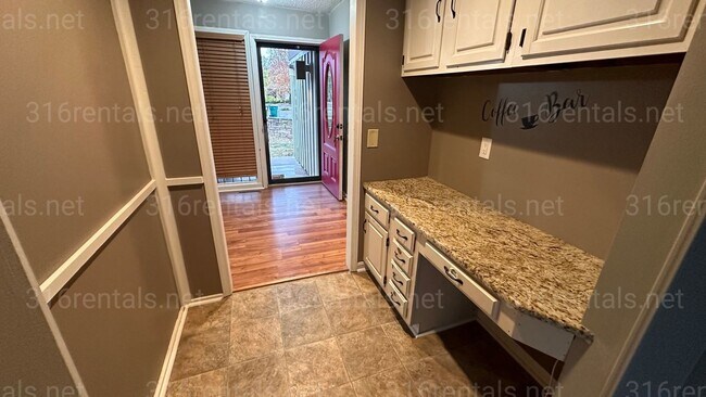 Building Photo - $1590 - 3 bedroom / 2.5 bathroom - Single ...