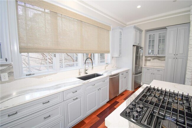 Building Photo - 4 Prichard Way NE