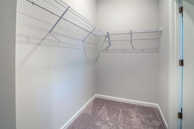 Building Photo - 214 Bedivere Ln