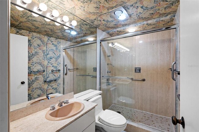 Building Photo - 601 Longboat Club Rd