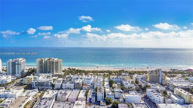 Building Photo - 1418 Collins Ave