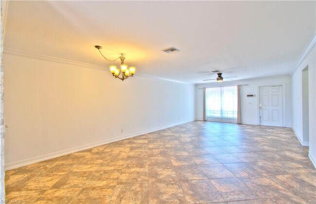 Building Photo - 787 Palm View Dr