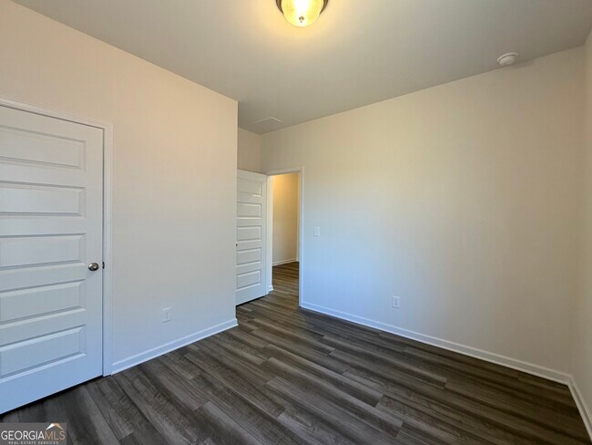 Building Photo - 824 Kensington St